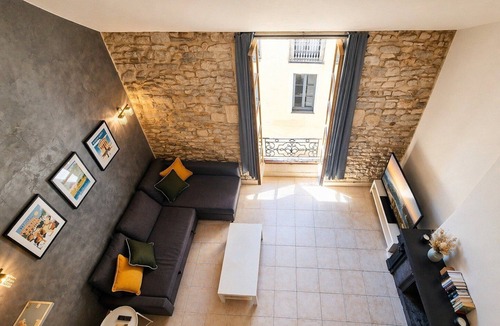 Quartier Administrations Apartment | Historic Center – Arenas & Markets Nearby