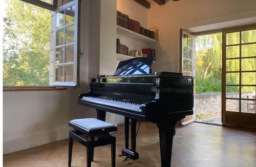 Marnay-sur-Seine House | Historic riverside house in Champagne region, 100km from Paris. 7bedrooms,garden