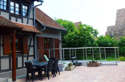 Mittelhausen House | Holiday Home “La Maison De Mediovilla” with Private Terrace, Garden and Wi-Fi