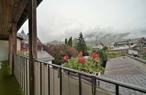 Bagneres-de-Luchon Apartment | Holiday Apartment "À Luchon" near the Slopes with Balcony and Wi-Fi