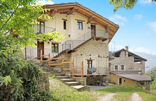 Prazzo Apartment | Holiday Apartment 'Anemone Tano Di Grich'"with Mountain View, 2 Balconies & Shared Terrace