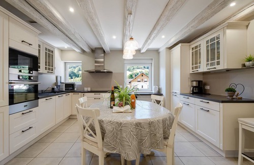 Steige Apartment | Holiday Apartment "Gite Béthanie" with Mountain View, Private Wooden Terrace & Wi-Fi