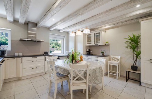 Steige Apartment | Holiday Apartment "Gite Béthanie" with Mountain View, Private Wooden Terrace & Wi-Fi