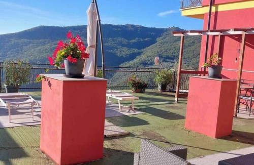 Lucinasco Apartment | Holiday flat with magical terrace
