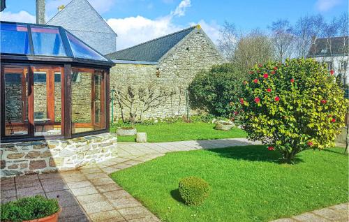 Le Cloitre-Saint-Thegonnec House | Holiday Home Rue Du Calvaire