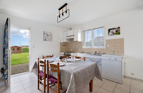 Saint-Meloir-des-Ondes House | Holiday Home 'Nouvelle Villa D'Émeraude' with Private Terrace and Private Garden