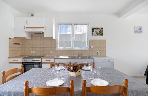 Saint-Meloir-des-Ondes House | Holiday Home 'Nouvelle Villa D'Émeraude' with Private Terrace and Private Garden