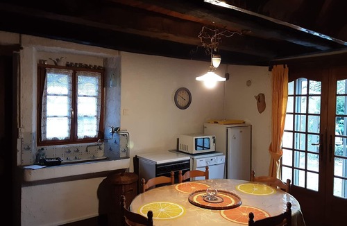 La Chapelle-aux-Bois House | Holiday Home in La Chapelle with Garden