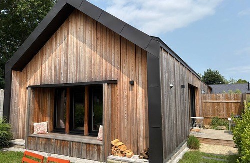 Le Minihic-sur-Rance House | Holiday Home “La P’tite Maison” with Private Terrace, Garden & Wi-Fi