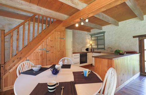 Pommerit-le-Vicomte House | Holiday Home 'Longère De La Croix Blanche' with Private Garden