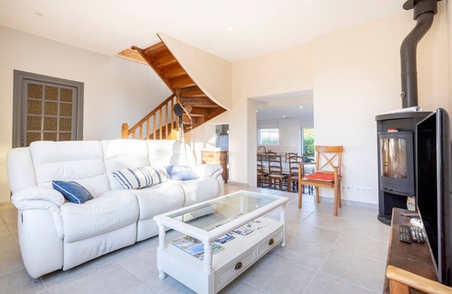 Trevignon House | Holiday Home 'Aimée Familiale 150m Plage' with Private Garden and Wi-Fi