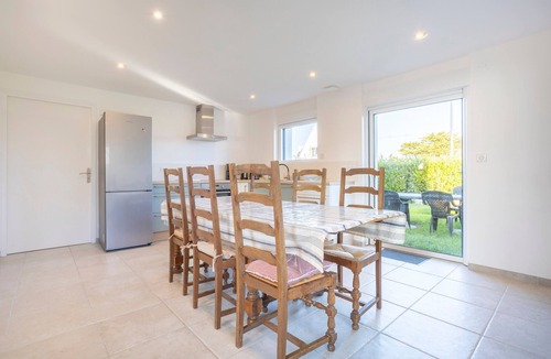 Trevignon House | Holiday Home 'Aimée Familiale 150m Plage' with Private Garden and Wi-Fi