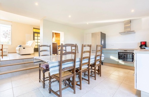 Trevignon House | Holiday Home 'Aimée Familiale 150m Plage' with Private Garden and Wi-Fi