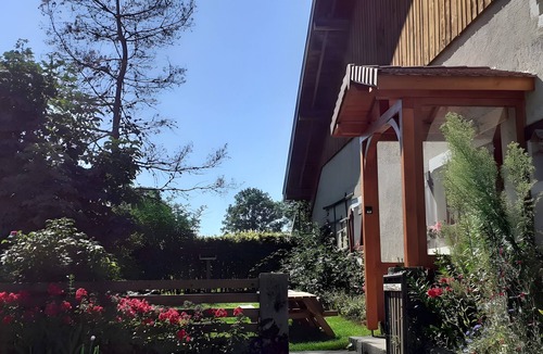 Chatelblanc House | Holiday Home “Ancienne Petite Ferme”: Mountain View, Shared Terrace, Wi-Fi