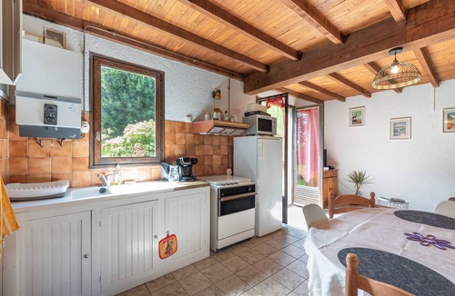 Peyrouse House | Holiday Home 'Anje' with Mountain Views and Private Terrace
