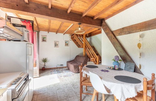 Peyrouse House | Holiday Home 'Anje' with Mountain Views and Private Terrace