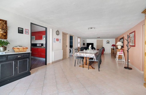 Maurens House | Holiday Home 'Appartement Type F4' with Shared Pool, Private Terrace and Wi-Fi