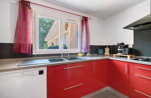 Maurens House | Holiday Home 'Appartement Type F4' with Shared Pool, Private Terrace and Wi-Fi