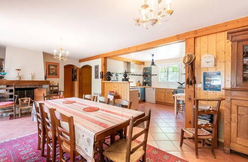 Louvie Juzon House | Holiday Home 'Au Pied Du Pic Du Midi' with Mountain View, Private Terrace and Private Garden