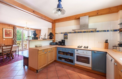 Louvie Juzon House | Holiday Home 'Au Pied Du Pic Du Midi' with Mountain View, Private Terrace and Private Garden