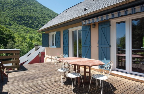Louvie Juzon House | Holiday Home 'Au Pied Du Pic Du Midi' with Mountain View, Private Terrace and Private Garden