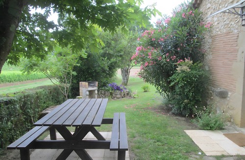 Gondrin House | Holiday Home "Charming Country Cottage" with Private Garden