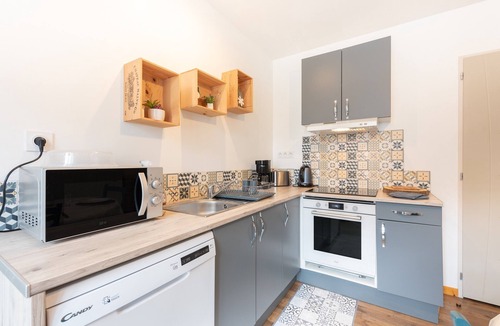 Heches House | Holiday Home 'Chez Bob' with Mountain View and Wi-Fi