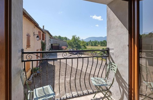 Espezel House | Holiday Home 'Chez Louisette' with Mountain View, Balcony and Wi-Fi