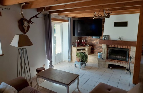 Campan House | Holiday Home 'Chez Philippe' with Mountain View, Private Garden and Wi-Fi