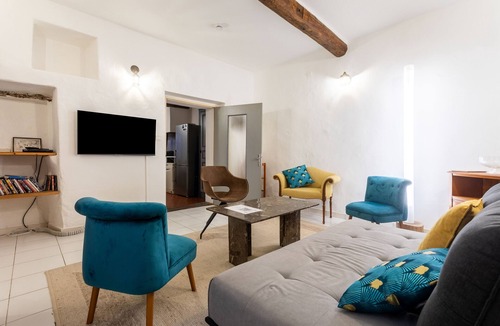 Collobrieres House | Holiday Home 'Collo' with Mountain View, Private Terrace and Wi-Fi