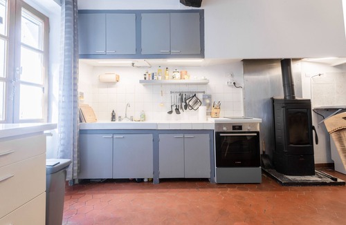 Collobrieres House | Holiday Home 'Collo' with Mountain View, Private Terrace and Wi-Fi
