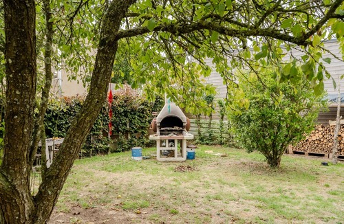 Sevignac House | Holiday Home 'De L'enclume' with Private Garden, Balcony and Wi-Fi