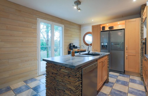 Guimaec House | Holiday Home 'Entre Terre Et Mer' with Private Terrace, Private Garden and Wi-Fi