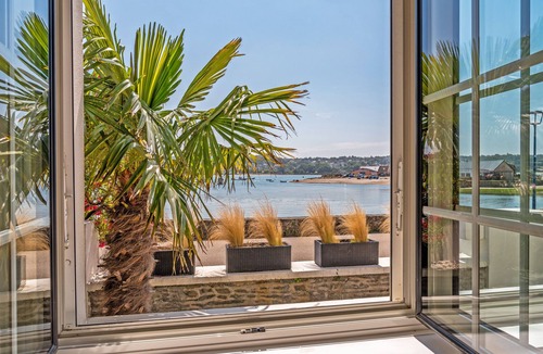 Plouezoch House | Holiday Home 'Évasion Marine Face À La Mer' with Sea View, Private Terrace and Wi-Fi