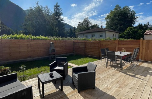 Chaum House | Holiday Home 'Foto' with Private Terrace, Wi-Fi and Air Conditioning