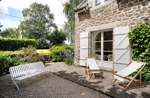 Ploubalay House | Holiday Home “La Ville Es Anougiers” with Private Terrace, Garden & Wi-Fi