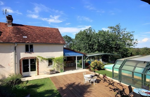 Ponson-Debat-Pouts House | Holiday Home “Le Clos Fleuri” with Mountain View, Wi-Fi & Air Conditioning