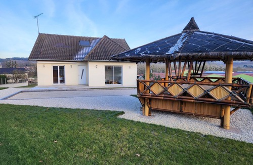 Colombe-la-Fosse House | Holiday Home 'Gîte Rural Le Vendangeoir' with Private Garden and Wi-Fi