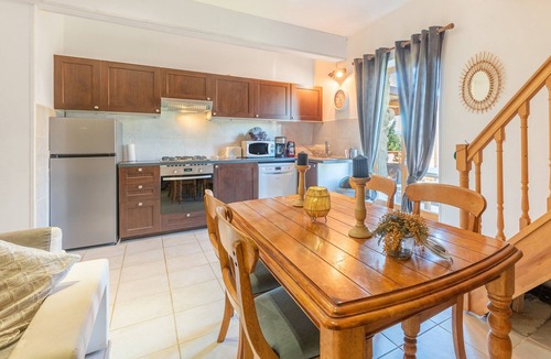 Peyraube House | Holiday Home “Galets” with Mountain View, Wi-Fi & Air Conditioning