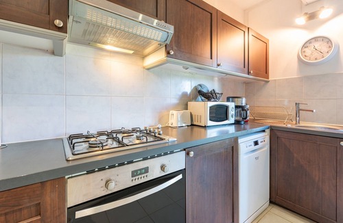 Peyraube House | Holiday Home “Galets” with Mountain View, Wi-Fi & Air Conditioning