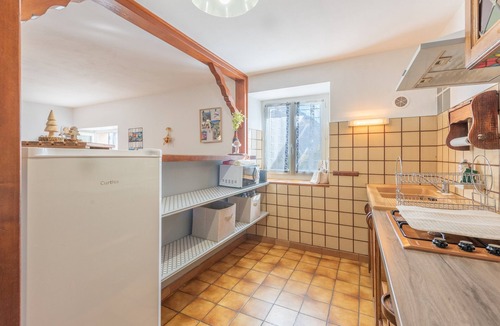 Sazos House | Holiday Home “Gary Loup”: Mountain View, Private Terrace & Wi-Fi