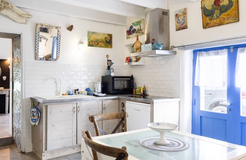 Kermaria-Sulard House | Holiday Home 'Gite Atelier La Croix Blanche' with Private Garden, Wi-Fi and Air Conditioning