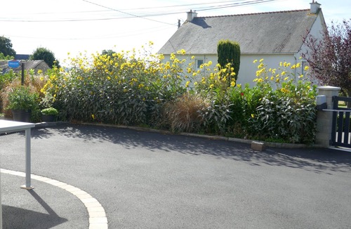 Morieux House | Holiday Home 'Gite 1 L Logis Des Grenouilles' with Private Terrace and Wi-Fi