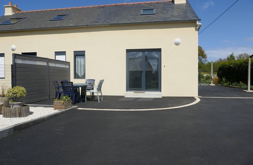 Morieux House | Holiday Home 'Gite 2 Le Logis Des Grenouilles' with Private Terrace, 3 Stars