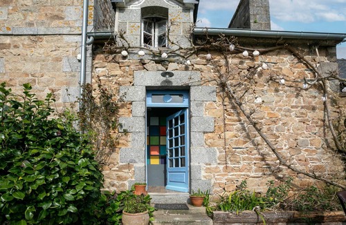 Prat House | Holiday Home 'Gite 1' with Shared Pool, Private Terrace and Wi-Fi