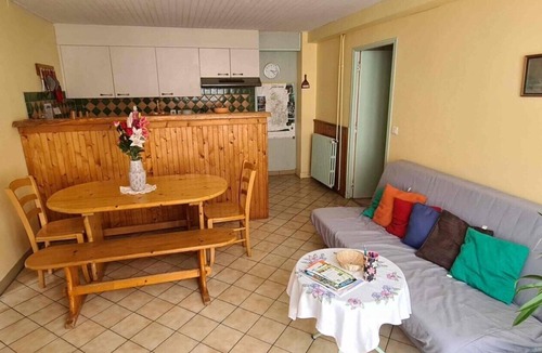 Bonlieu House | Holiday Home "Gîte 1265 in the Lake Region" with Shared Garden and Wi-Fi