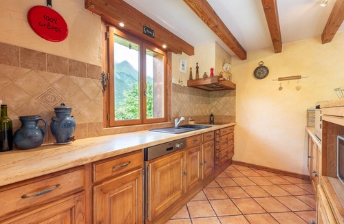Bazus-Aure House | Holiday Home 'Gite Baupeillas' with Mountain Views, Private Terrace and Wi-Fi