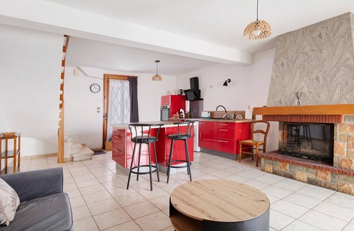 Couiza House | Holiday Home 'Gîte Cosy Au Coeur De Couiza' with Private Terrace and Wi-Fi