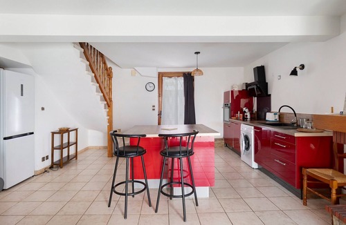 Couiza House | Holiday Home 'Gîte Cosy Au Coeur De Couiza' with Private Terrace and Wi-Fi