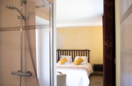 Le Vigan House | Holiday Home 'Gite De Janis Spa Et Piscine' with Private Pool, Wi-Fi and Air Conditioning
